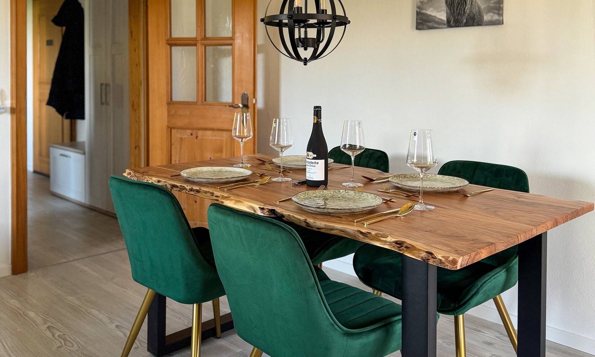Marquartstein Apartment | Vacation apartment, 72m² for 2-4 persons, living room, kitchen, bedroom, bathroom/WC, conservatory, WLAN
