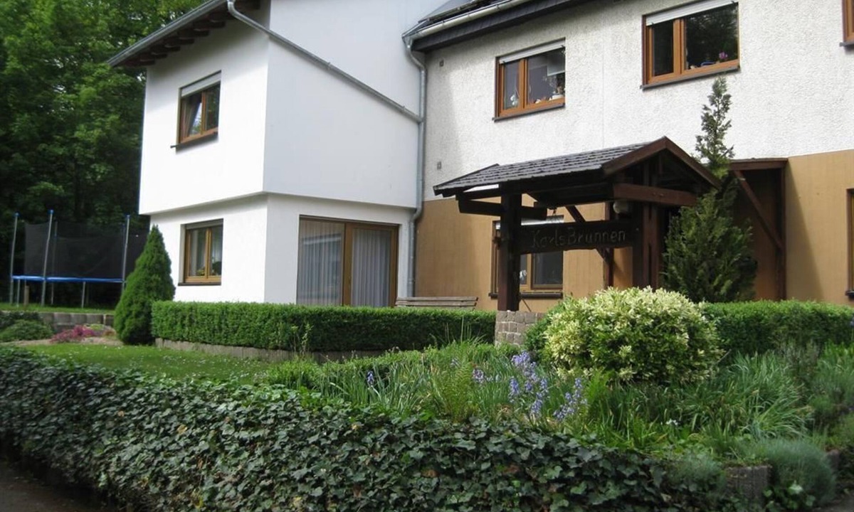 Bedesbach Apartment | Vacation apartment "Am Karl's Brunnen" - apartment/flat, shower and bath, WC, 2