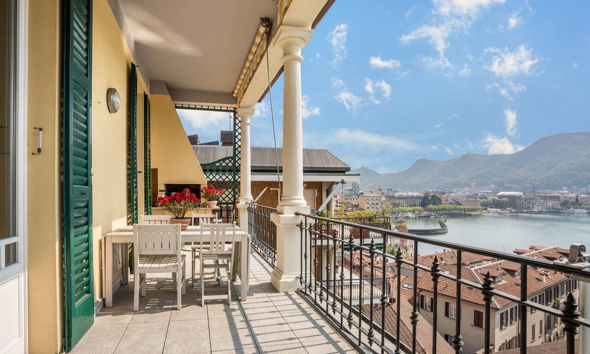Como Apartment | Vacation Apartment "Central Vista Lago" with Lake View & Private Terrace