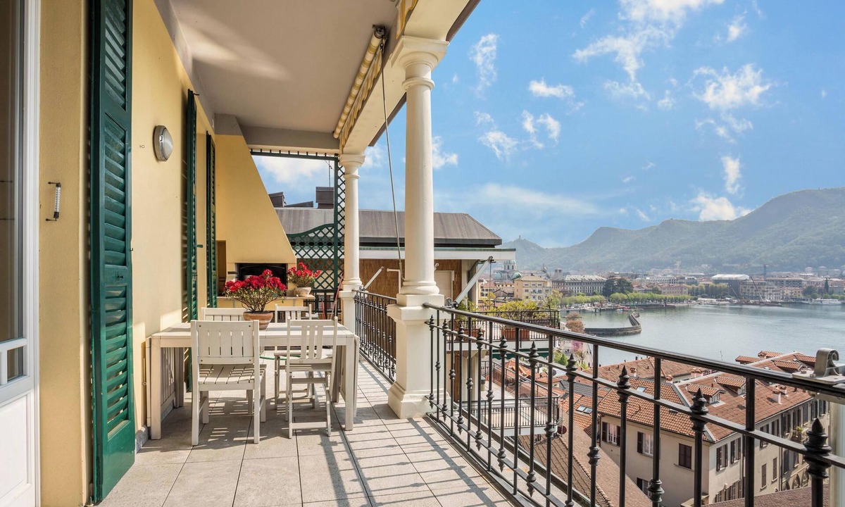Como Apartment | Vacation Apartment "Central Vista Lago" with Lake View & Private Terrace