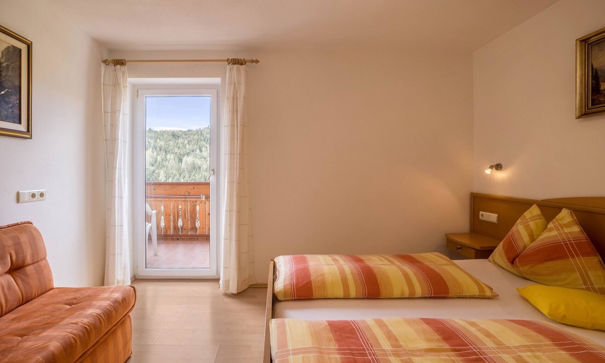 Terento Apartment | Vacation Apartment "Gitschbergblick" close to Skiing & Hiking Areas with Mountain View & Wi-Fi