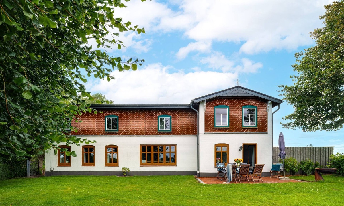 Steinberg Apartment | Vacation apartment in the country house "Hohe Luft" with large garden and 1500 m to the Baltic Sea