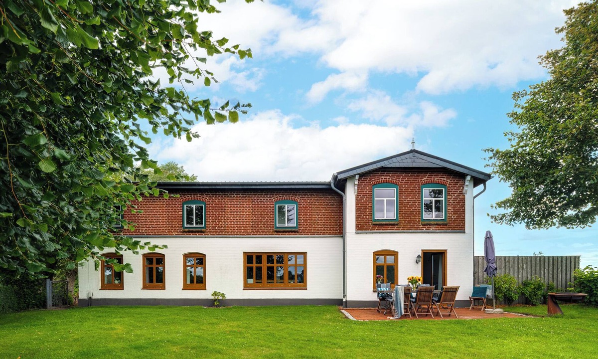 Steinberg Apartment | Vacation apartment in the country house "Hohe Luft" with large garden and 1500m to the Baltic Sea