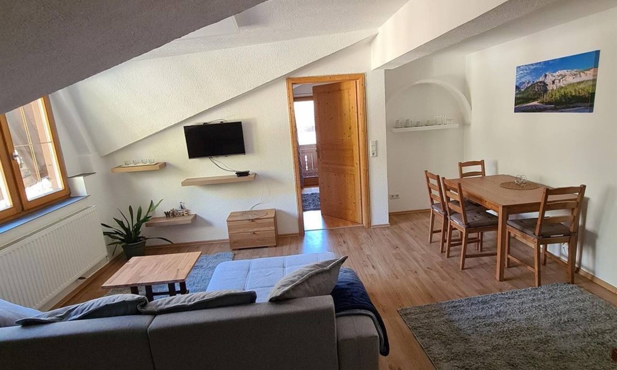 Scharnitz Apartment | Vacation apartment "Isarblick" - House Monika