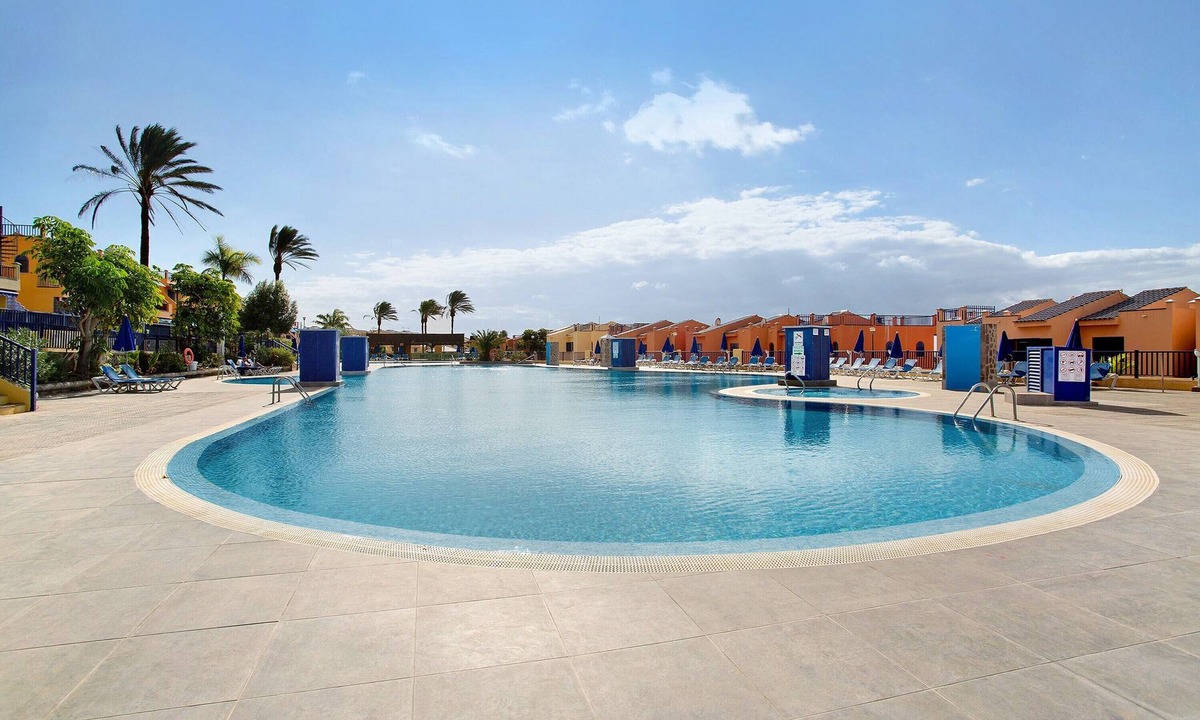 Meloneras Apartment | Vacation Apartment 'Meloneras 1' with Shared Pool, Wi-Fi and Air Conditioning
