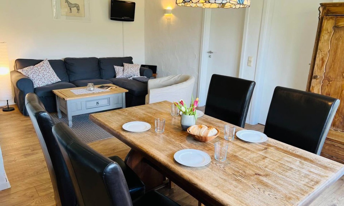 Utzerath House | Vacation apartment Obstgarten - Landgut Pfauenhof
