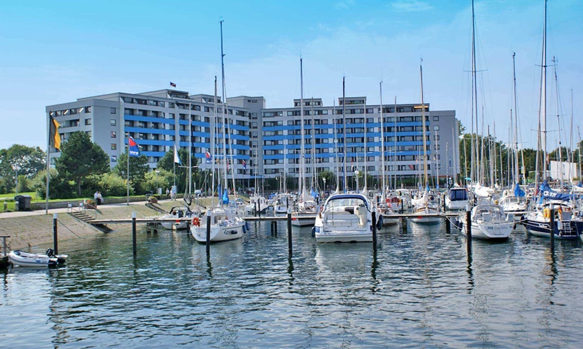 Damp Apartment | Vacation apartment on the harbor side - 200 meters to the beach - - with a dream view of the harbor