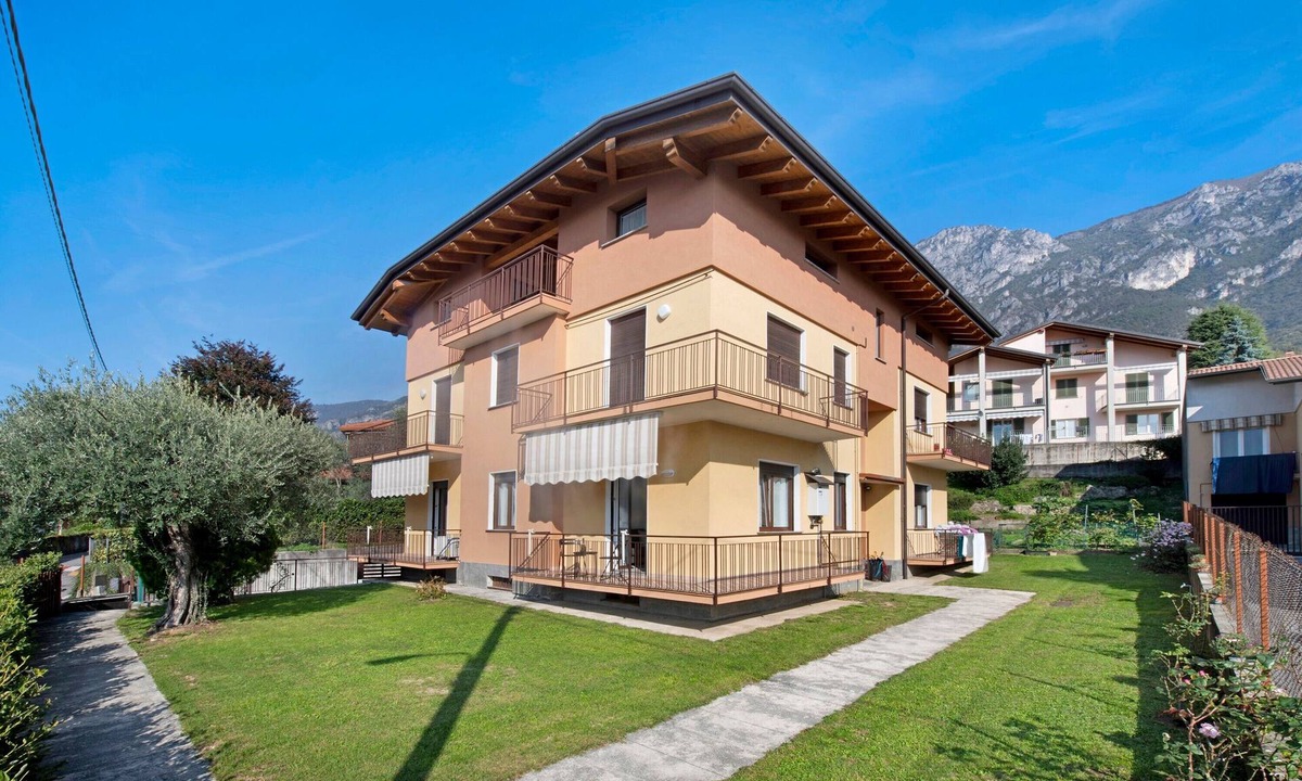 Lierna Apartment | Vacation Apartment "SIBI Apartment" with Wi-Fi & Garden