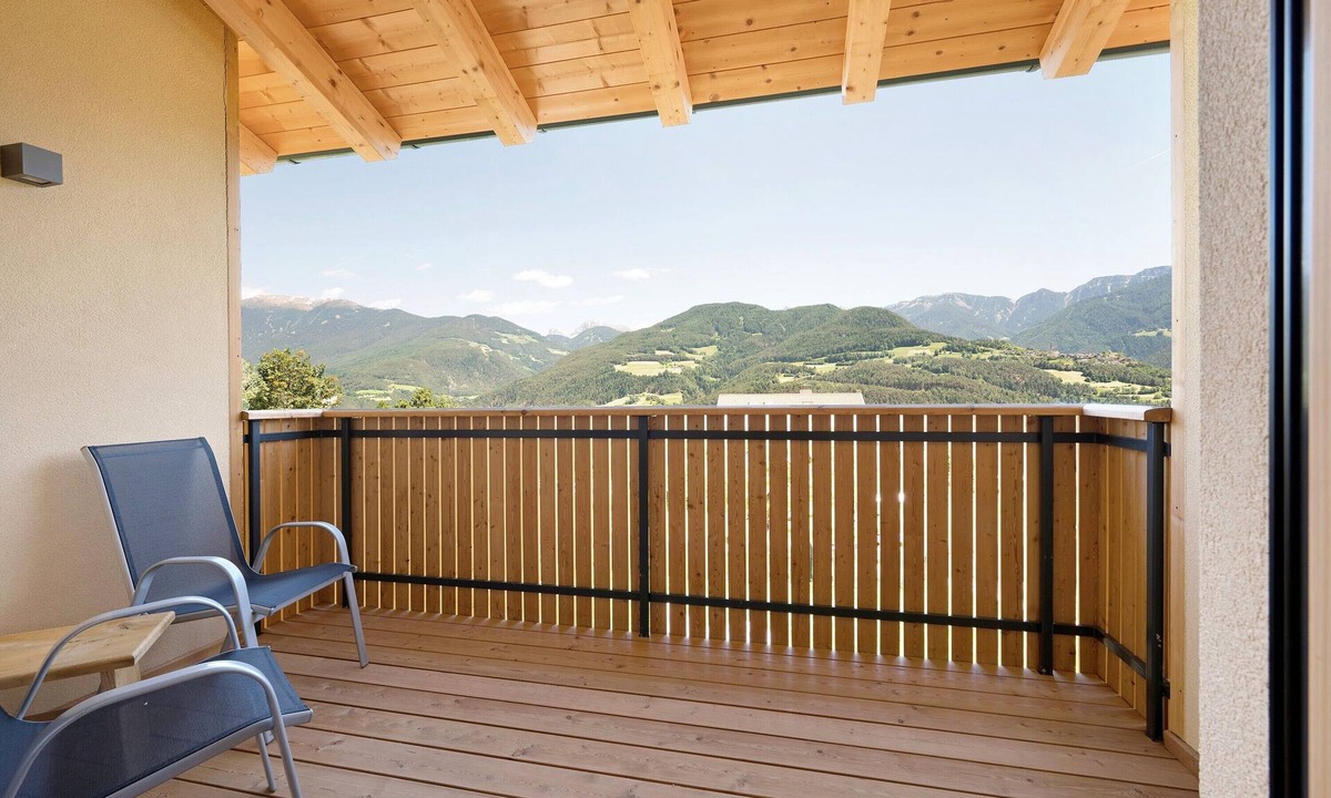 Feldthurns Apartment | Vacation Apartment "Teutenhofer Apfel" on the Farm with Mountain View & Garden