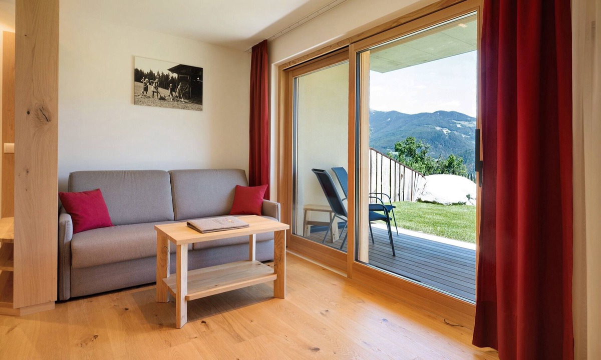 Feldthurns Apartment | Vacation Apartment "Teutenhofer Kirsche" on the Farm with Mountain View & Garden