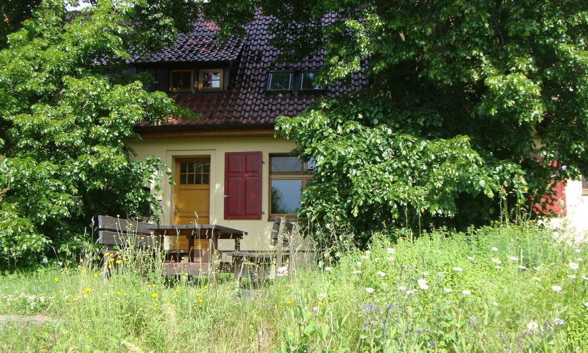 Herzfelde Apartment | Vacation apartment with natural garden on the outskirts of the village. Nearest bathing area and forest edge 500m