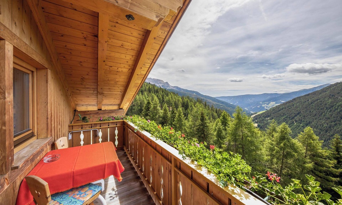 Sarentino Apartment | Vacation Apartment "Zirm - Wieserhof" with Wi-Fi; Pet-Friendly
