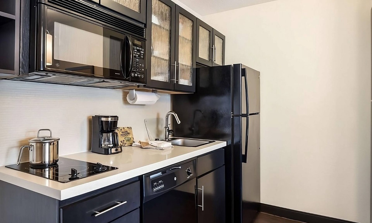 Morris Plains House | Vacation Day Is Always A Great Idea! 2 Relaxing Units, Pets are Allowed Here