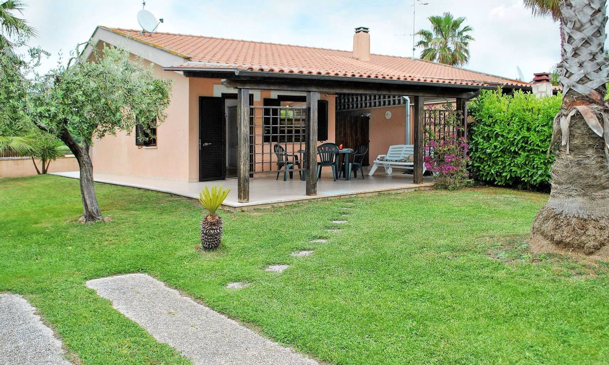 Fondi House | Vacation home Barbie by Interhome