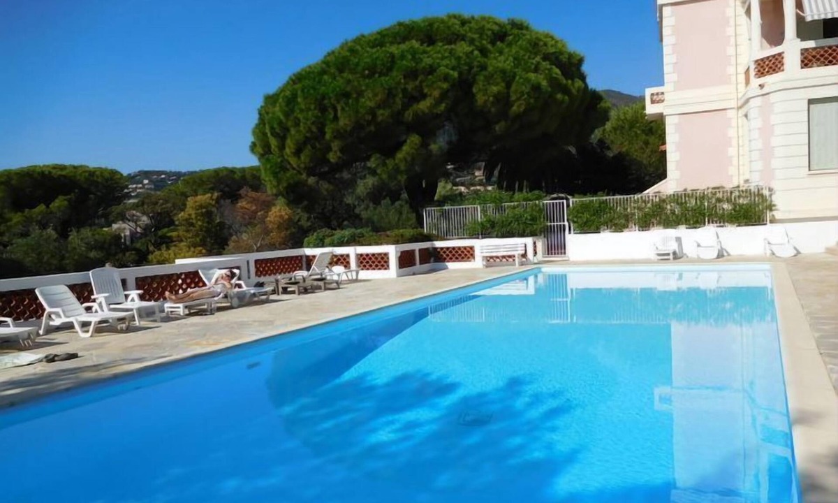 Cavalaire-sur-Mer House | Vacation home Castel Haussmann in Cavalaire - 4 persons, 2 bedrooms