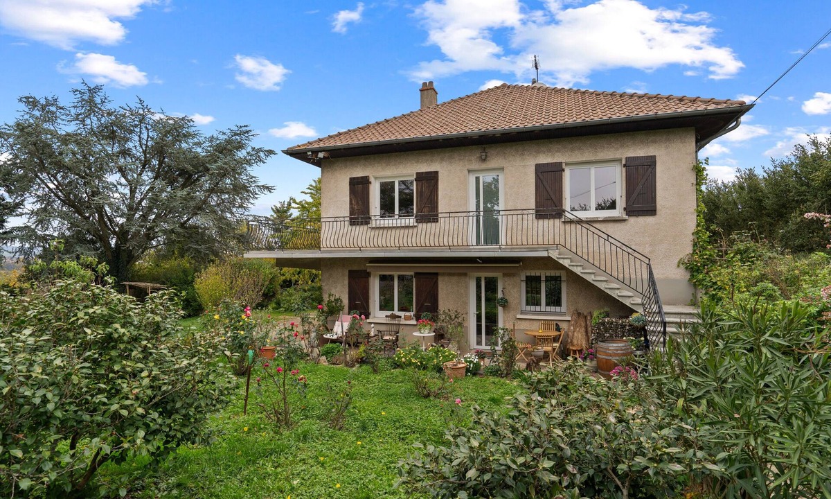 Echalas House | Vacation Home "Chalet Echalas" with Private Terrace, Private Garden & Wi-Fi