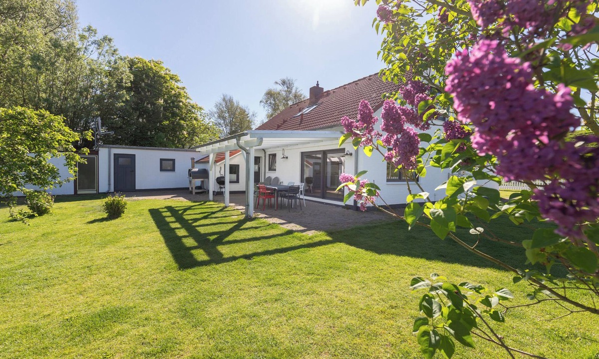 Toenning House | Vacation home Deichglück in Tönning for up to 8 people