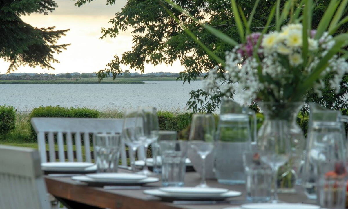 Mesekenhagen House | Vacation home for up to 12 people on the Baltic Sea/Bodden with rowing boat and sauna