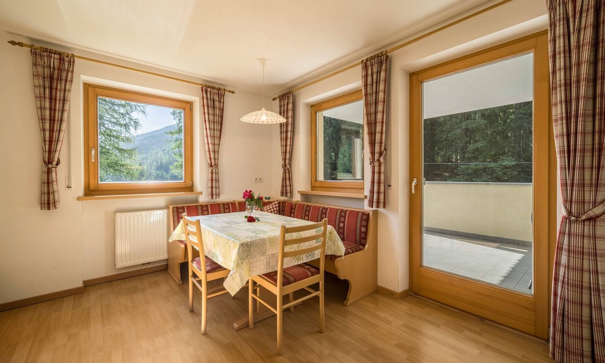 Moso in Passiria Apartment | Vacation Home "Maria Schneeglöcklein" with Mountain View, Balcony, Garden & Sauna