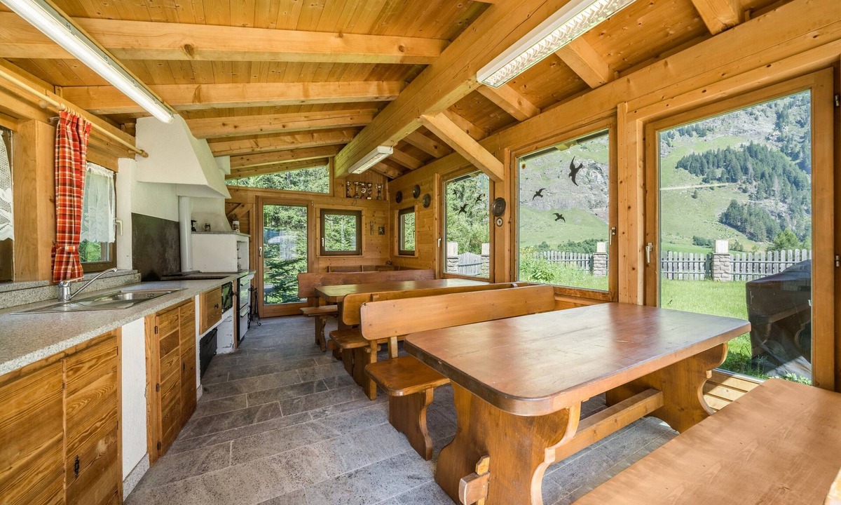 Moso in Passiria Apartment | Vacation Home "Maria Steinröserl" with Mountain View, Garden, Wi-Fi & Sauna