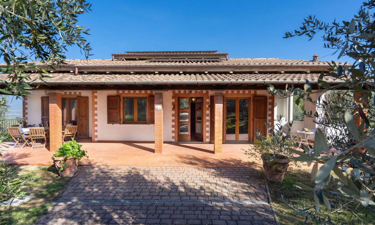 Pergine Valdarno House | Vacation Home in Pergine Valdarno with 3 bedrooms sleeps 6