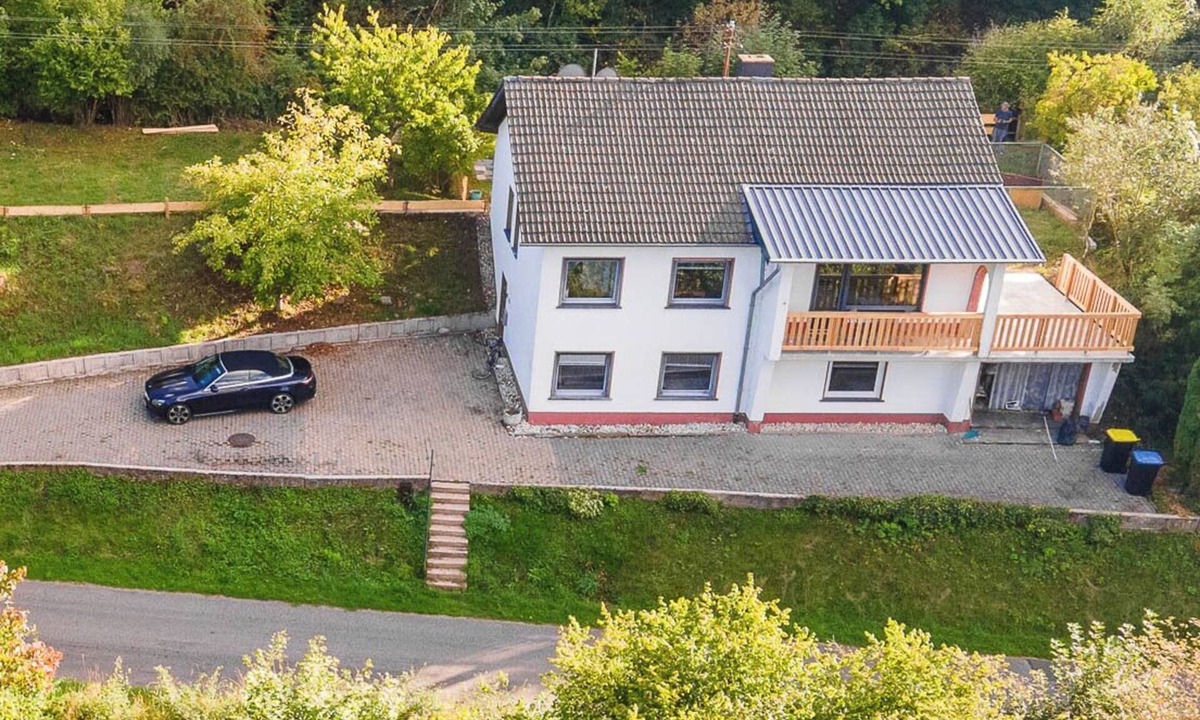 Kronenburg House | Vacation home Kronenburg Idyllic location, modern comfort & pets welcome!