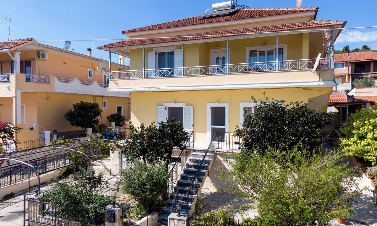 Korakades House | Vacation Home 'Panorama House Petritis' near Beach with 2 Balconies & Wi-Fi
