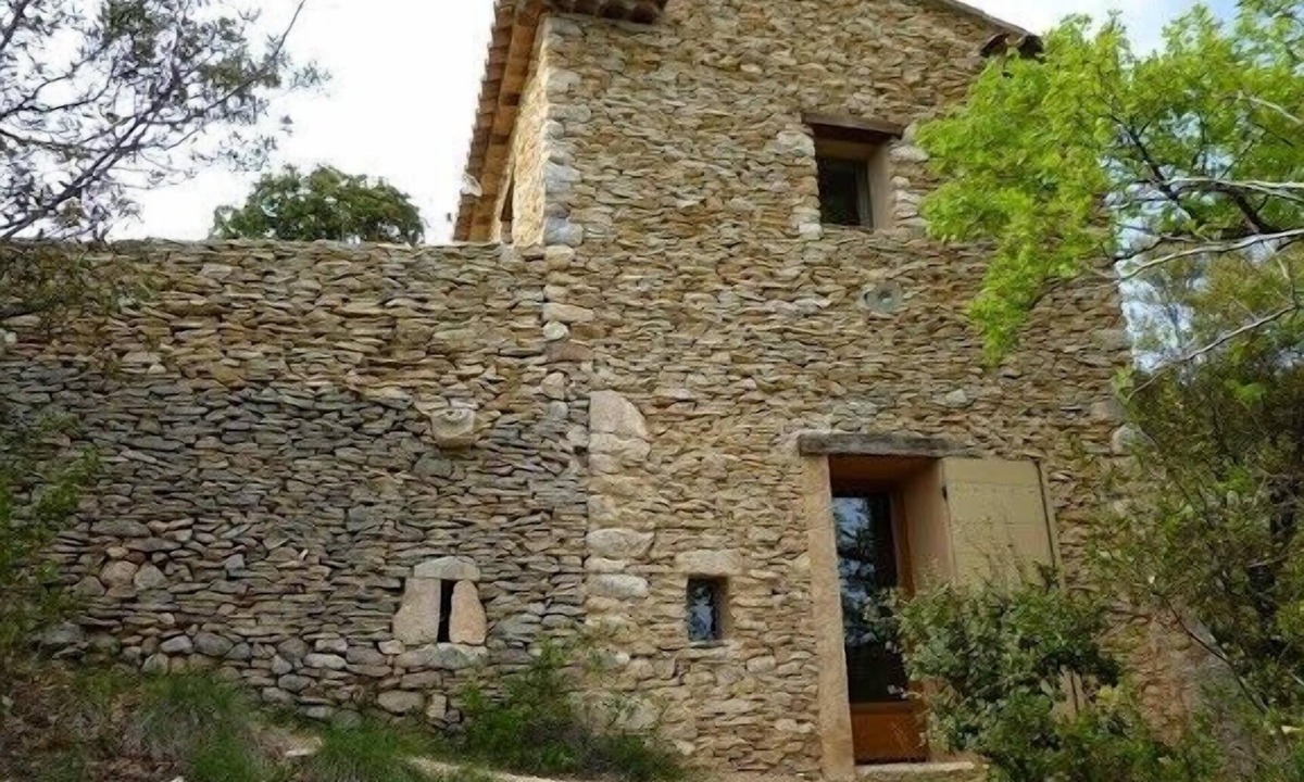 Saint-Saturnin-les-Apt Cottage | Vacation in an authentic maset dry stone in the scrubland
