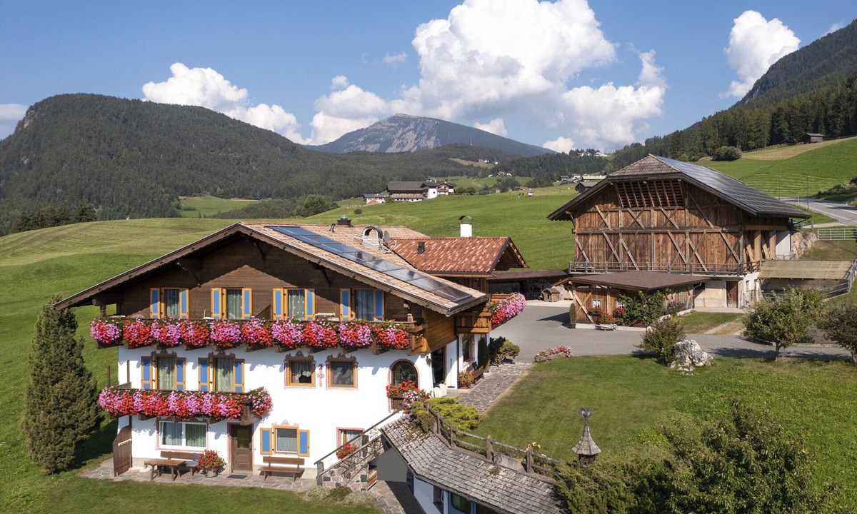 Castelrotto Apartment | Vacation on the BIO farm Binterhof vacation apartment Rosalpina