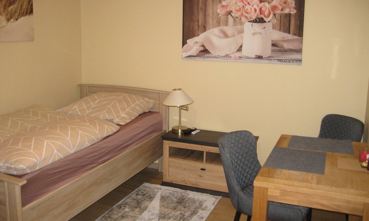Glocksin Apartment | Vacation room (1) Distance to the A20 8 minutes, to Neubrandenburg 10 minutes