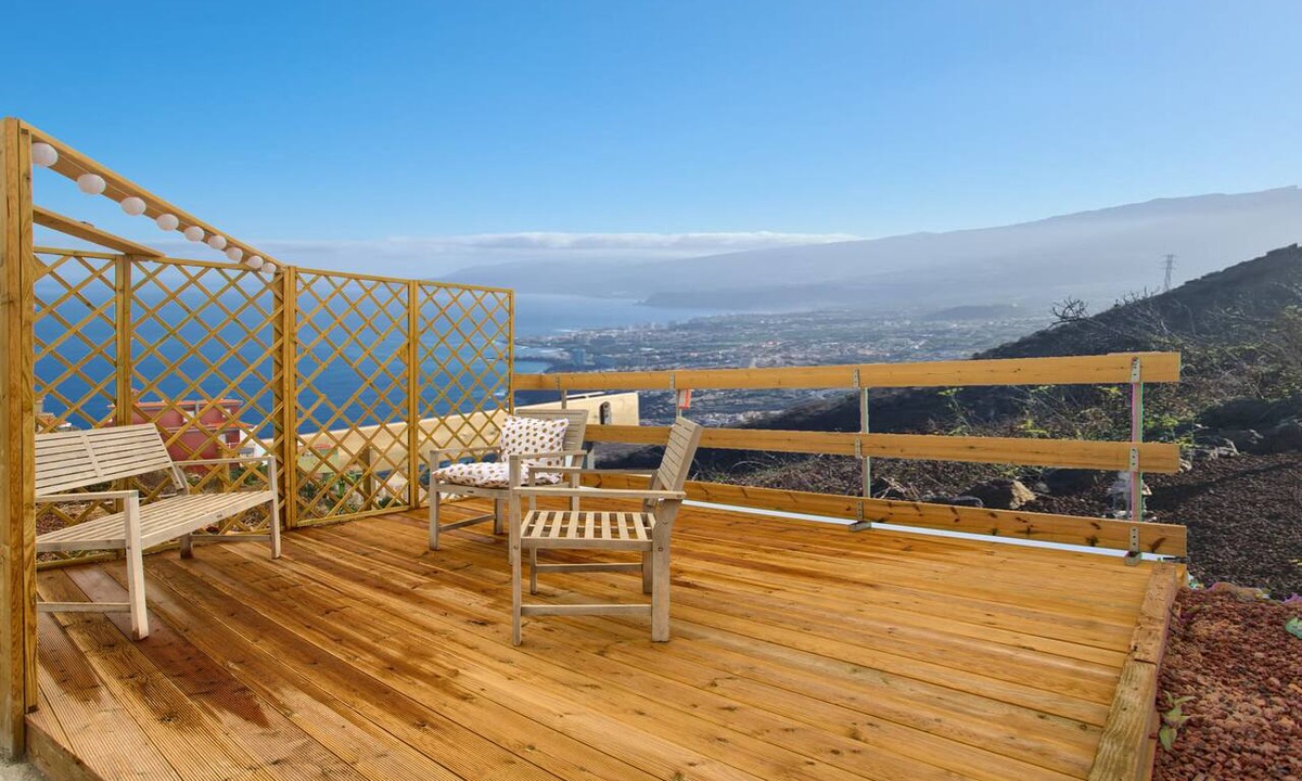 Icod el Alto Apartment | Vacation Studio 'Estudio La Maresia' with Sea View, Private Terrace and Wi-Fi