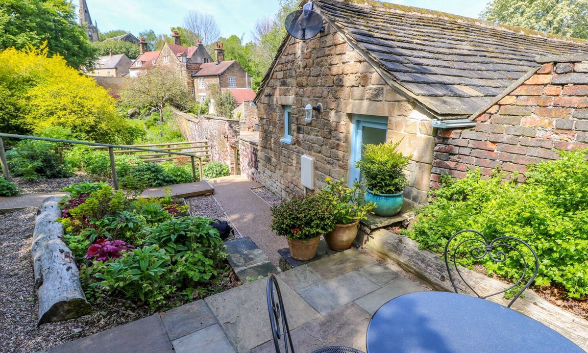 Dronfield Cottage | VALE BARN, family friendly, character holiday cottage in Dronfield