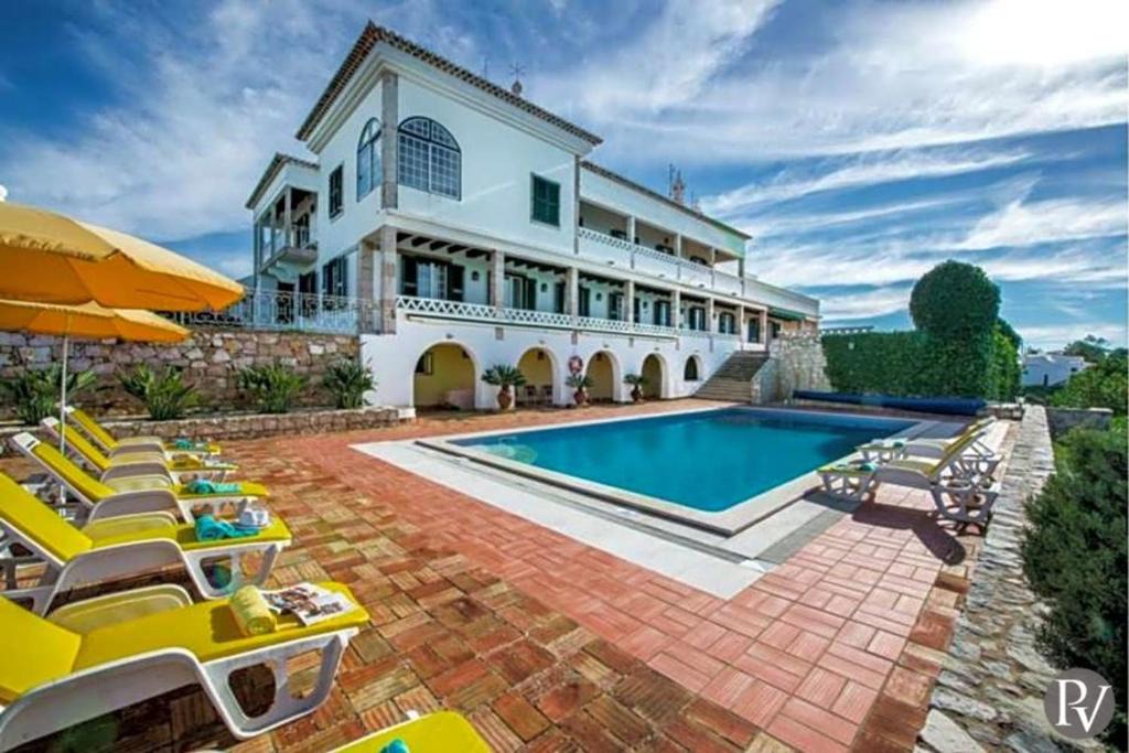 Ferragudo Villa | Vale da Canada Villa Sleeps 18 Pool WiFi