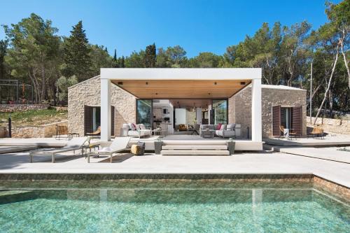 Sutivan Villa | Vale Estates - exclusive & private estates by the sea