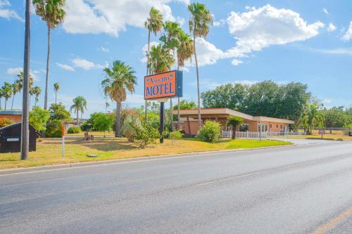 Weslaco Hotel | Vali Ho Motel By OYO Weslaco Mercedes