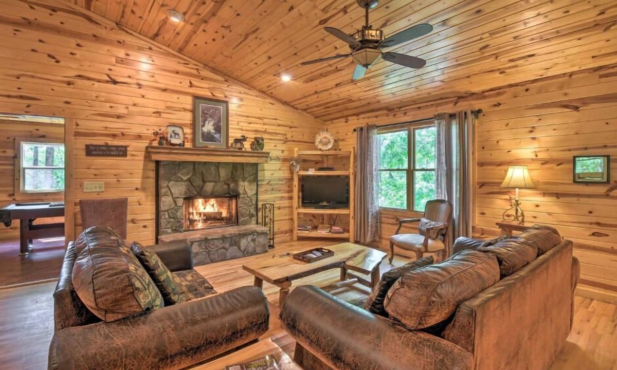 Helen Cabin | Valley View 2/2! Pool Table! Near Helen!