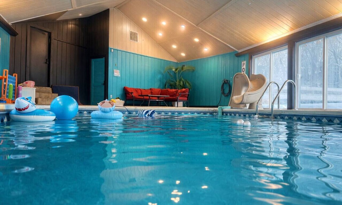 Lancaster Villa | Valley View Villa: Indoor Saltwater pool, theater, pickleball!