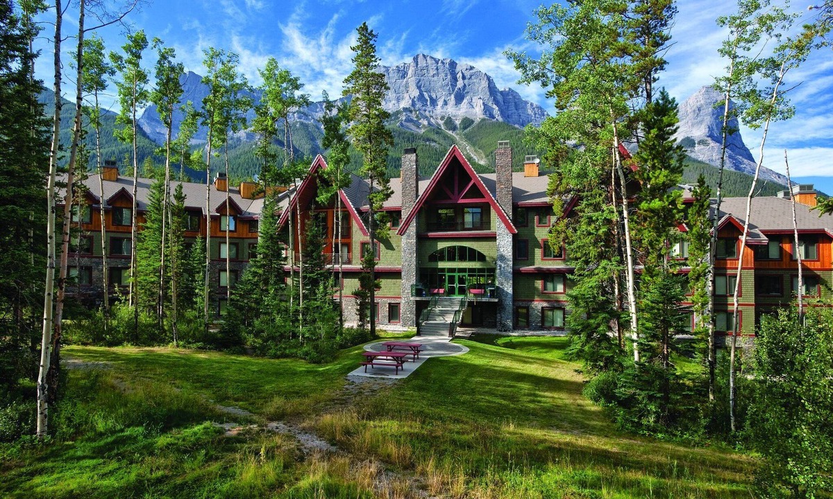 Canmore Resort | Valleys, meadows, rivers, and gorgeous lakes!