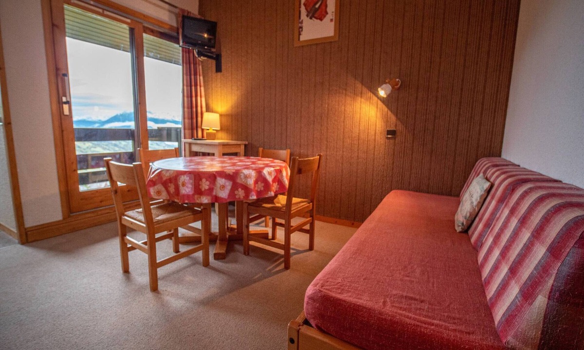 Valmorel Apartment | Valmorel: Cozy duplex at the foot of the slopes, balcony, pets allowed!