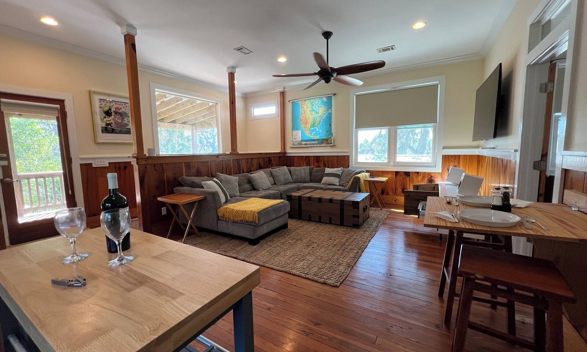 Townsend House | Valona Blue, on tidal creek/marsh, room for boat, kayak, fishing explore, relax