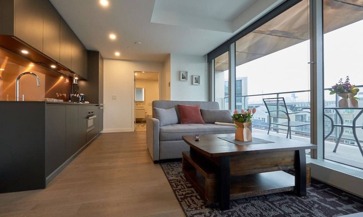 Downtown Vancouver Condo | Van House 1 bdrm Spectacular 1 bdrm condo with spacious deck view
