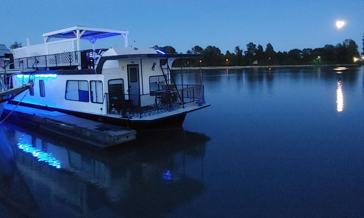 Queensborough Boat Rental | Vancouver 2 bedroom