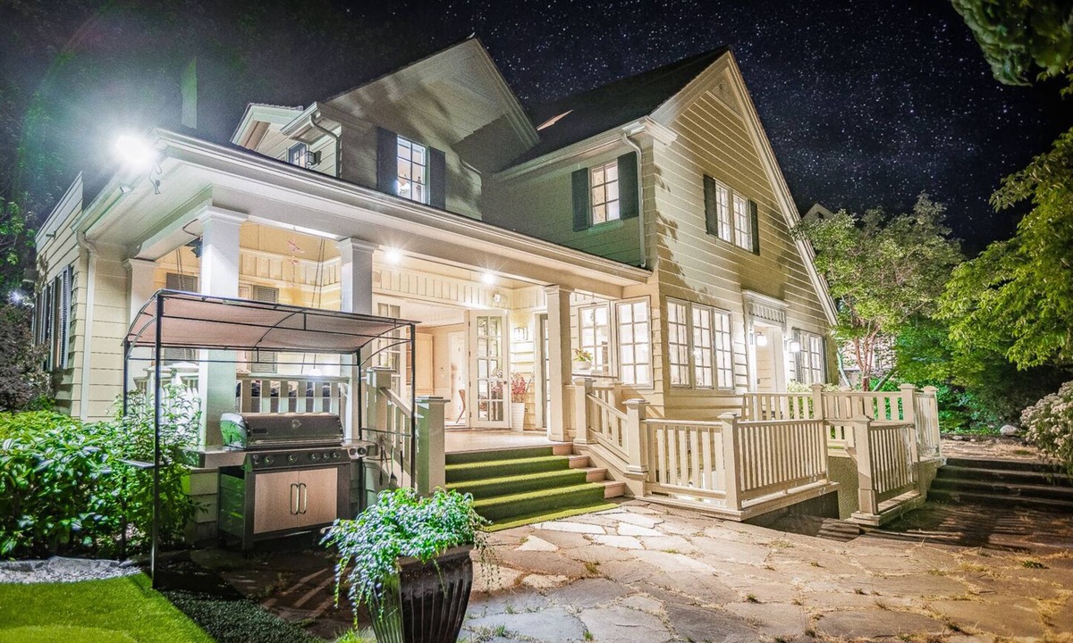Kerrisdale Villa | Vancouver Golf Villa. - Private 5BR/6BA, w Golf Practice, Pet Friendly