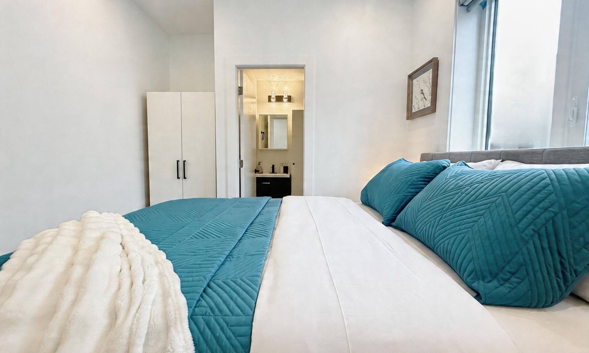 Fraserview House | Vancouver Katherine 2BD 2BA Laneway Home