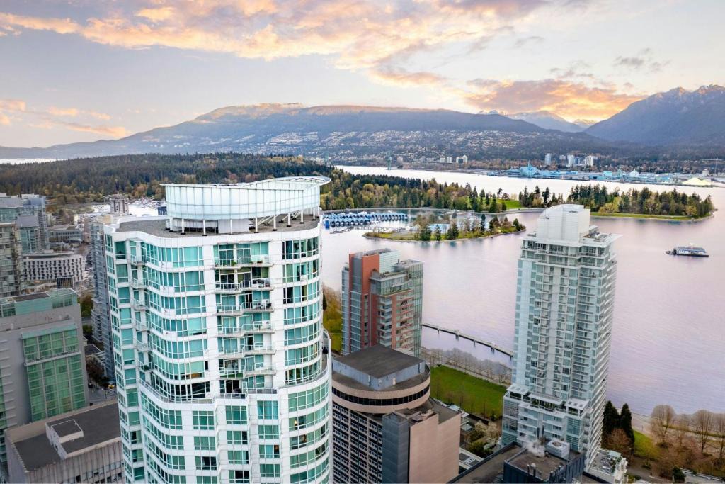 Coal Harbour Hotel | Vancouver Marriott Pinnacle Downtown Hotel