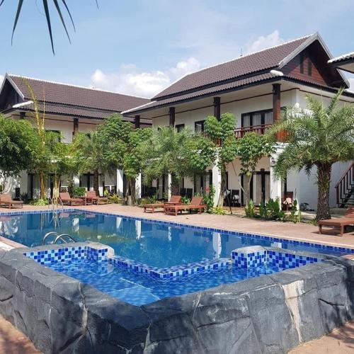 Vang Vieng Hotel | Vang Vieng Savanh Sunset View Resort