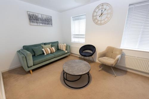 Gloucester Villa | Vantage Stays