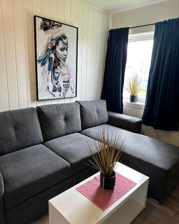 Vard Apartment | Vardø accommodation - white house
