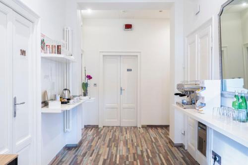 Downtown House | Varese Suites