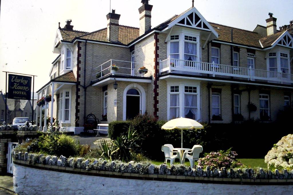 Hele House | Varley House